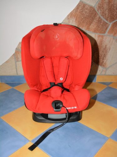 ÚJSZERŰ Maxi-Cosi Titan " Nomad Red" isofix 9-36kg dönthető gyerekülés (2.)