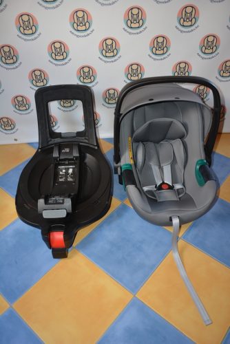 Britax Römer Baby Safe3 GYÖNYÖRŰ  babahordozó + Britax Römer Flex Base isofixes forgatható rögzítőtalp