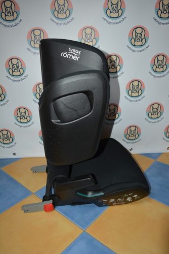 Britax Römer Kidfix M i-Size "Cosmos Black" 100-150 cm HIBÁTLAN 2024-es gyerekülés 4-12 év