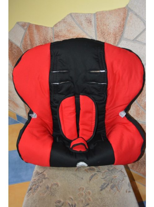 Maxi Cosi Priorifix Isofix 9-18kg üléshuzat garnitúra fekete - piros betét