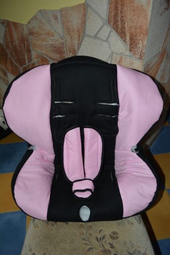 Maxi Cosi Priorifix Isofix 9-18kg üléshuzat garnitúra fekete - rózsaszín betét