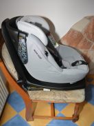 HIBÁTLAN 2021-es Maxi Cosi AxissFix ISOFIX 61-105cm reboard gyerekülés