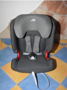   HIBÁTLAN Britax Römer Advansafix IV M "Storm Grey" isofix 9-36kg gyerekülés