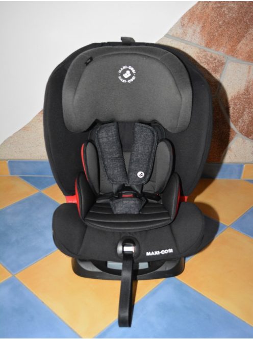 HIBÁTLAN Maxi-Cosi Titan "Nomad Black" 9-36kg gyerekülés