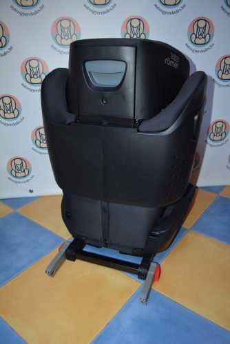 Britax Römer Kidfix M i-Size "Space Black" 100-150 cm HIBÁTLAN 2025-ös gyerekülés 4-12 év