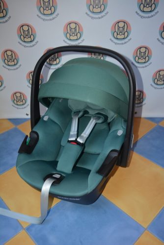 Maxi Cosi Pebble 360 "Essential Green" I-Size GYÖNYÖRŰ babahordozó 40-82 cm (isofix talp nélkül)
